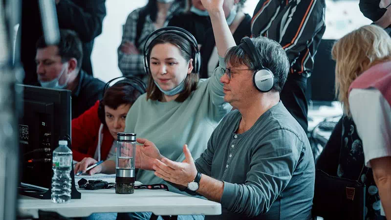 когда выйдет сериал под название «Надвое»